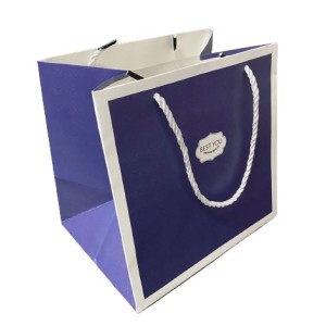 EMBALAGEM DE PRESENTE 22X21X17