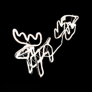 RENA NATALINA COM TRENO DE LED NEON FRIO 9M