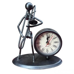 ENFEITE DE METAL COM RELOGIO